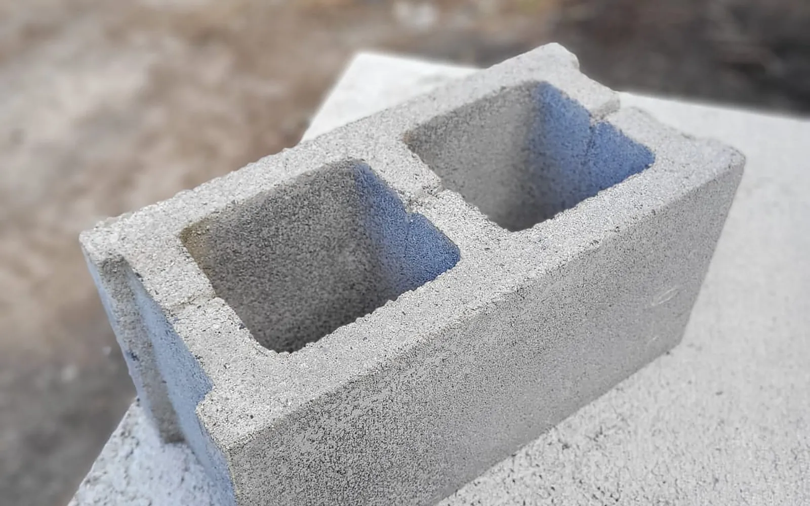Detalle de bloque hueco de hormigon fabricado por Vibrados Navarrete